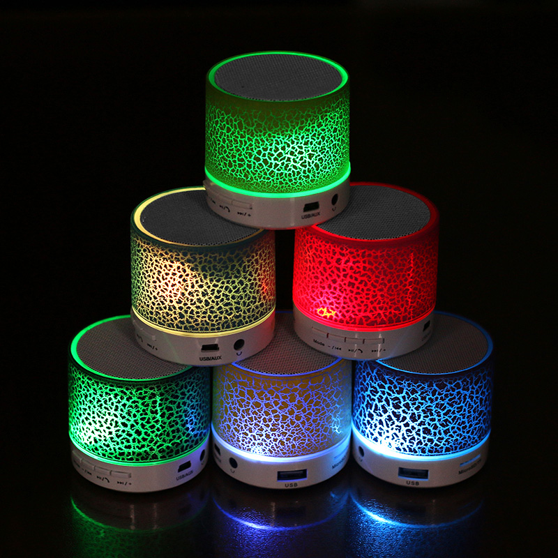 Draagbare Super Bass ronde kleine USB draadloze luidspreker Mini LED Light Bluetooth-luidspreker met FM-radio