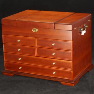 Houten juwelendoos met driedubbel deksel