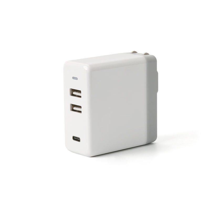 KPS-8407LC typec PD + Twee USB-poorten AC-adapter (US / EU-stekker)