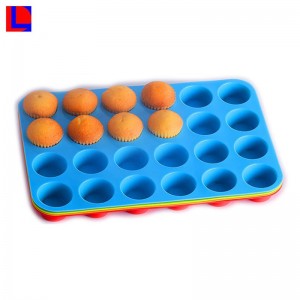 Siliconen cakevormen van hoge kwaliteit, geproduceerd door spuitgieten door een rubber vormmachine