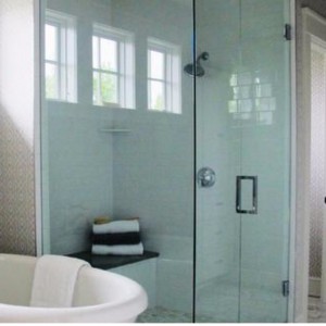 FRAMELESS TEMPERED GLASDEUR VOOR BADKAMER