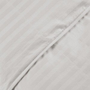 90% wit eendendonsdekbed met 1 cm damaststreepstof