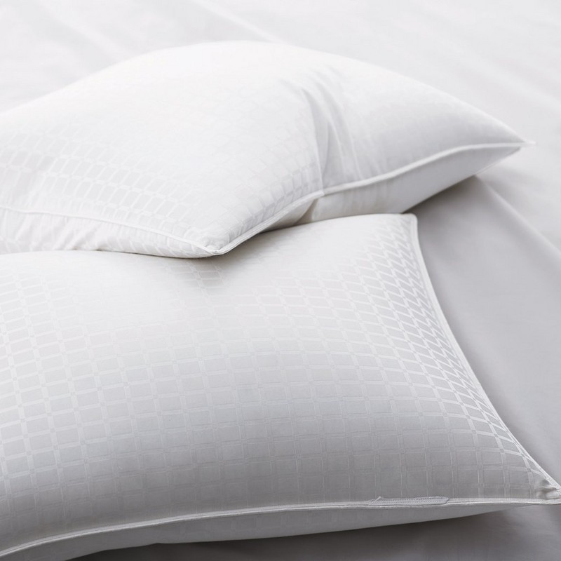 90% witte ganzendons kussens met 1 '' ruitpatroon