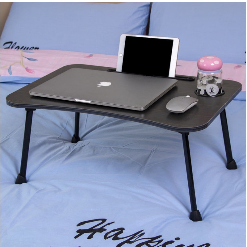 Klaptafel op computerbed