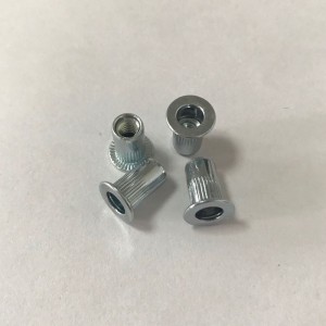 klinknagel moer met platte kop