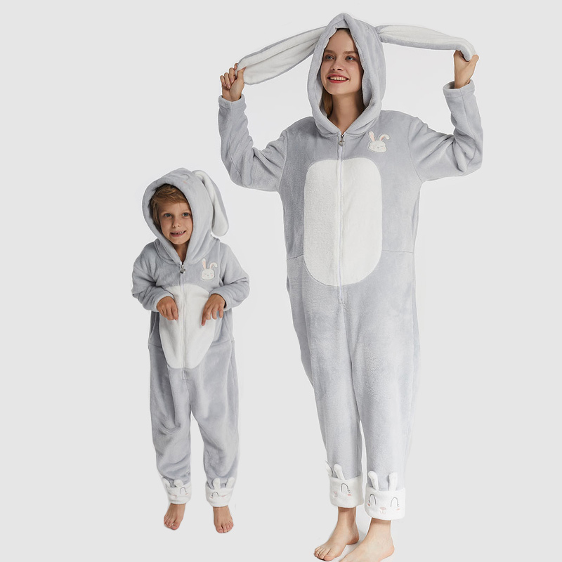 Familie bijpassende flanellen fleece borduurwerk onesie