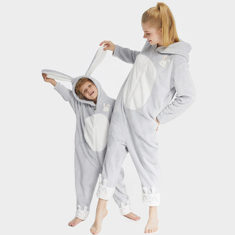 Familie bijpassende flanellen fleece borduurwerk onesie