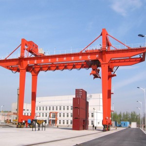 U-vormige portaalkraan met dubbele ligger