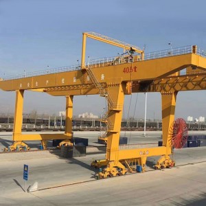 U-vormige portaalkraan met dubbele ligger