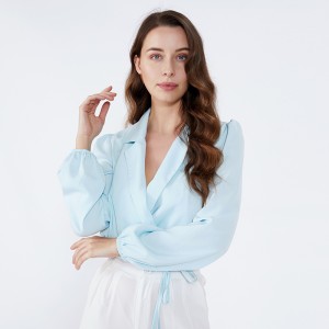 Lichtblauwe sjaalkraag Elegante mode Kantoorkleding Damesblouse met lange mouwen