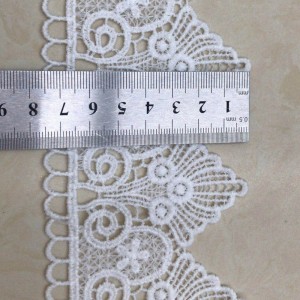 8 # melkzijde kant, polyester / nylon kant, katoen kant
