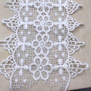 17 # melkzijde kant, polyester / nylon kant, katoen kant