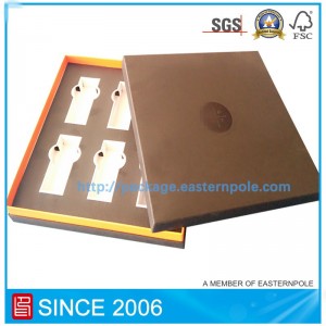 Handgemaakte cosmetica papieren doos met kartonnen inleg