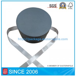 Luxe ronde chocoladedoos met lintsluiting