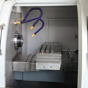 Met 2 stks verzamelen chuck metalen horizontale cnc draaibank een jaar na verkoop