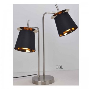 Tafellamp met stoffen kap en decoratievel