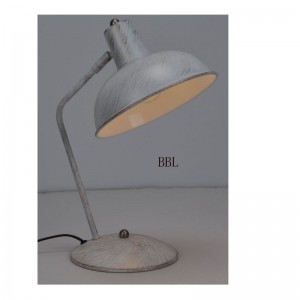 Tafellamp met verstelbare metalen kap en wit geborsteld goud