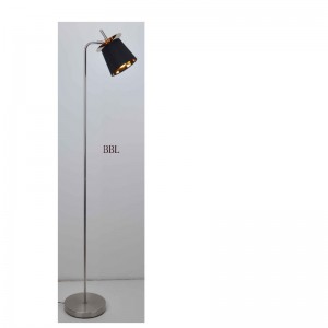 Moderne vloerlamp met stoffen kap, zwarte kap in goud