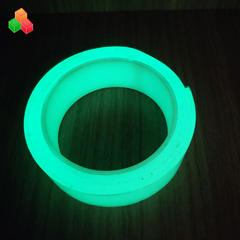 Glow in the dark herbruikbare dubbelzijdige sterke zelfklevende gel grip nano zuigtape / op maat wasbare lichtgevende nano magische tapes