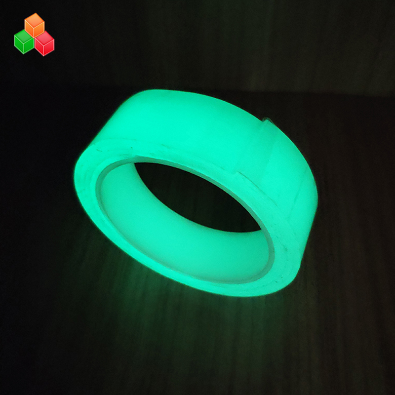 Glow in the dark herbruikbare dubbelzijdige sterke zelfklevende gel grip nano zuigtape / op maat wasbare lichtgevende nano magische tapes