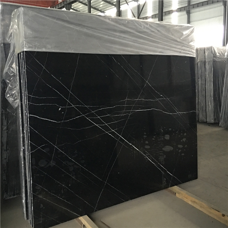 Nero Marquina-marmer in witte streep
