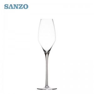 Champagneglazen met champagne van SANZO-merk Champagne Flutes Glas Pure champagnefluit
