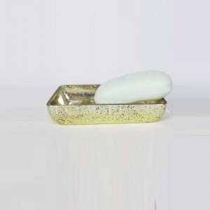 helder glas met goudkleurige badkameraccessoires