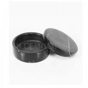 Zoutkelder van zwart marmer