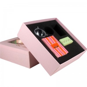 Elegance Tote Box toont volledige set cadeau-theevoedsel met handgeschenkdoos