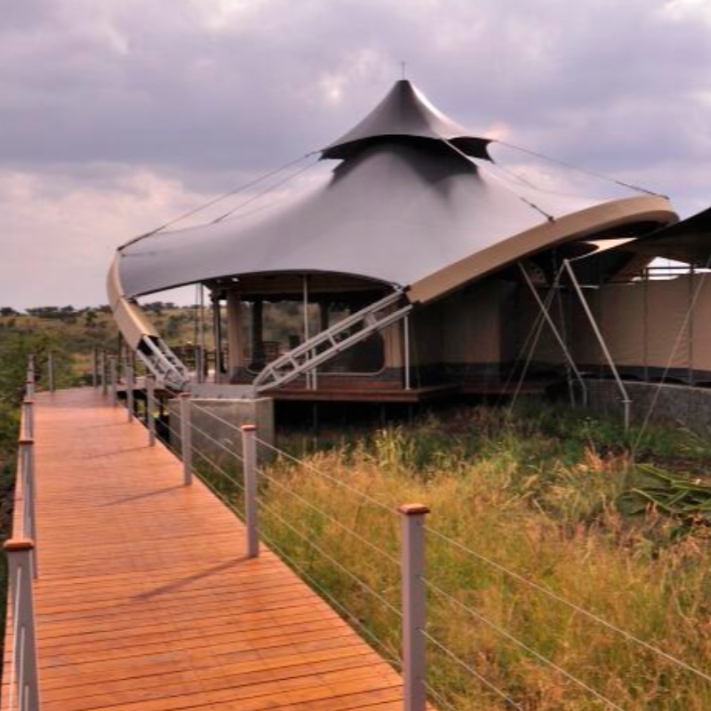 Prefab Safari Huizen Dubbellaags PVDF Membraanstructuur Hotelaccommodatie Tent In Zuid-Afrika