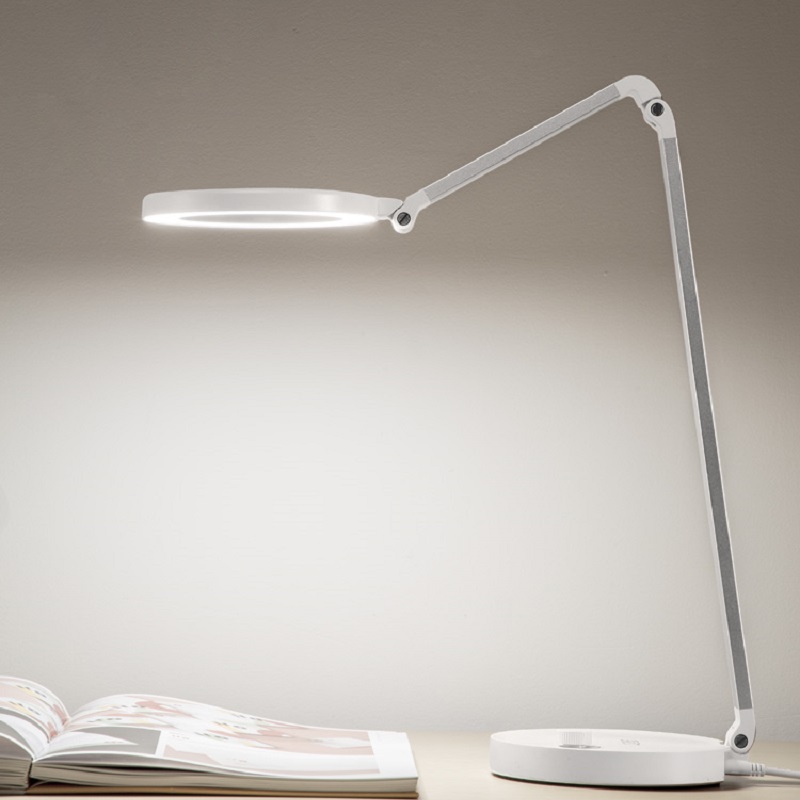 688L dimmable en CCT tuning led desk lamp met usb