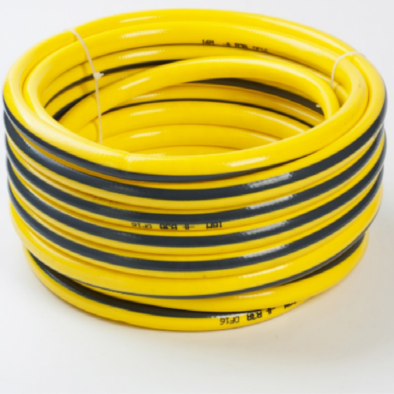 Kleurrijke gevlochten flexibele vezels versterken de plastic waterslang van pvc-tuin