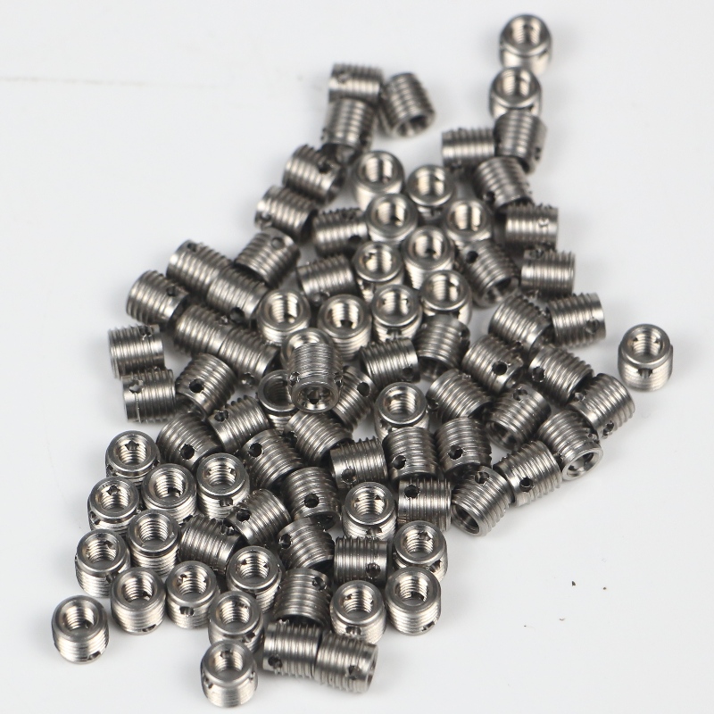 307 000 060.500 307 M6 * 1 * 10 * 1.25 * 8L zelftappende schroefdraadinserts met 3 gaten zonder bramen 500K voorraad