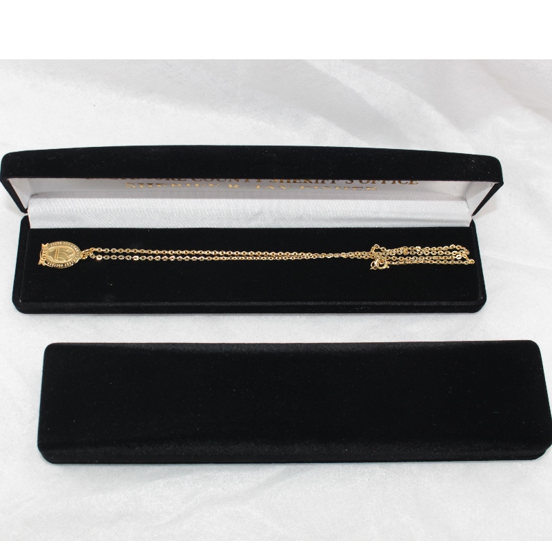 D-11 custom groothandel zwart fluwelen doos voor badge & ketting