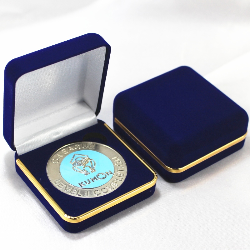 Item D-17 ronde vorm Velvet Box voor pedant, munt ^ badge, mm.65*68*29, gewichten over 40g.