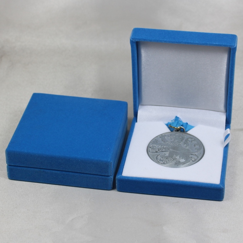 Item V-06 vierkant Plastic Flannelette box voor 50-60 mm munt, badge, manchetknopen, dasclip, medaille, enz. mm.88*91*33, gewichten over 85g