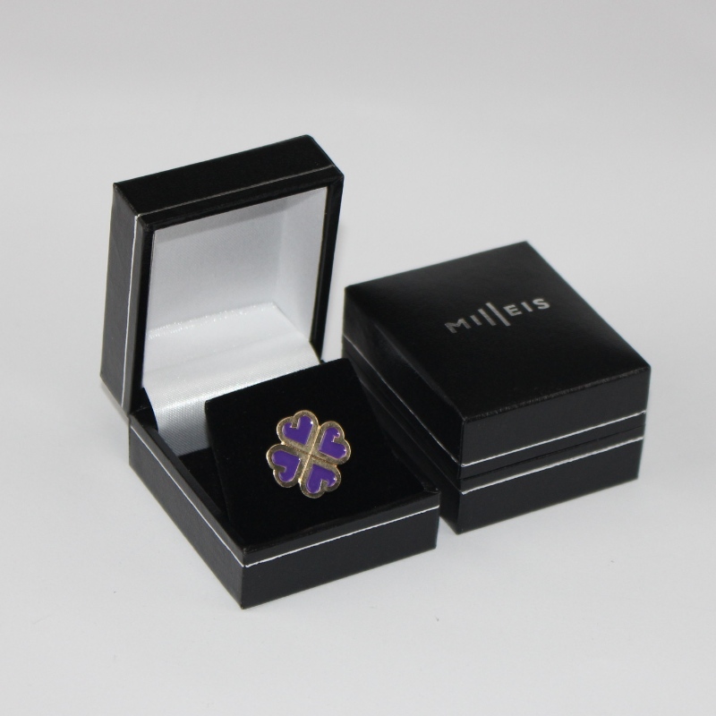 Artikel V-07S vierkant plastic kunstleer Kartonnen doos voor een diameter van 25-30 mm munt, badge, ring enz. Mm. 46 * 53 * 32, weegt ongeveer 35 g