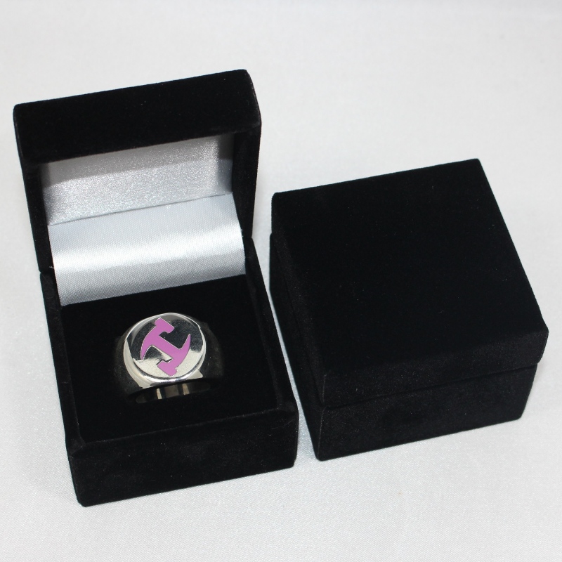 Artikel V-08 vierkante flanellen doos voor diameter 25-38 mm munt, insigne, grote ring, etc. mm. 60 * 60 * 48, weegt ongeveer 63 g