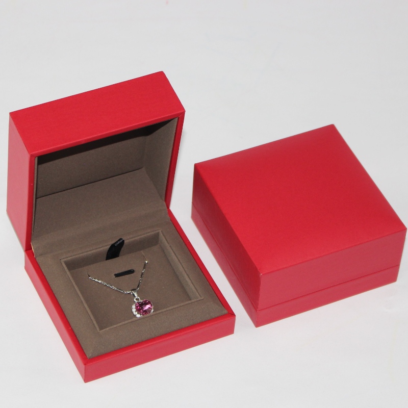 Exquisite sieraden verpakking doos aangepaste hoge kwaliteit rode sieraden hanger doos, de grootte is 90*90*45mm