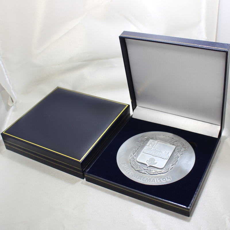 Item V-23 square PU lederen box voor 120*120mm mutile munten, medailles en insignes, etc. mm.160*160*38, gewichten ongeveer 280g