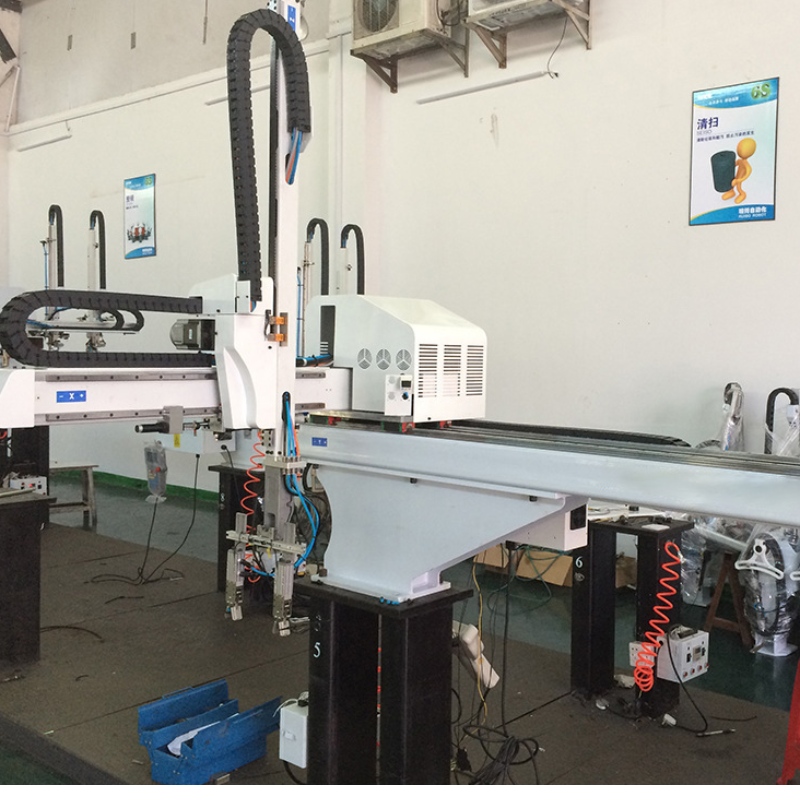 Een eenassige servorobot voor spuitgietmachines