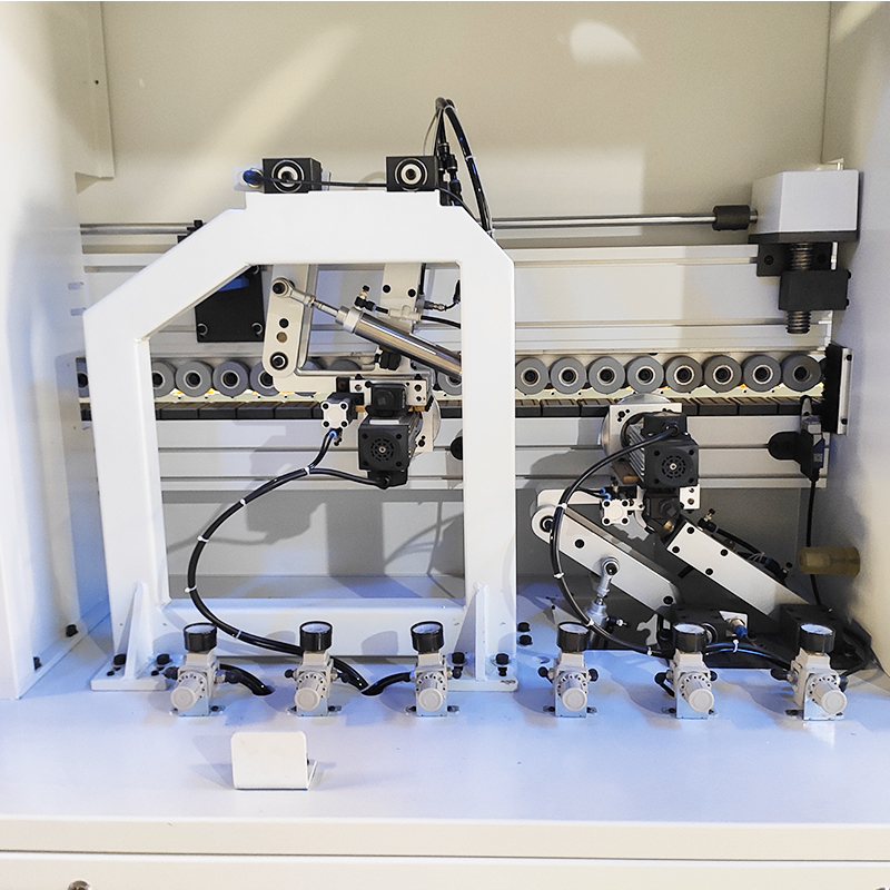 WE108 Automatische kantenaanlijmmachine