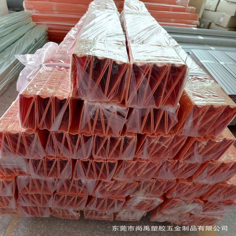 Aangepaste extrusie van pvc-kunststof kanaalprofielen voor het omwikkelen van staal