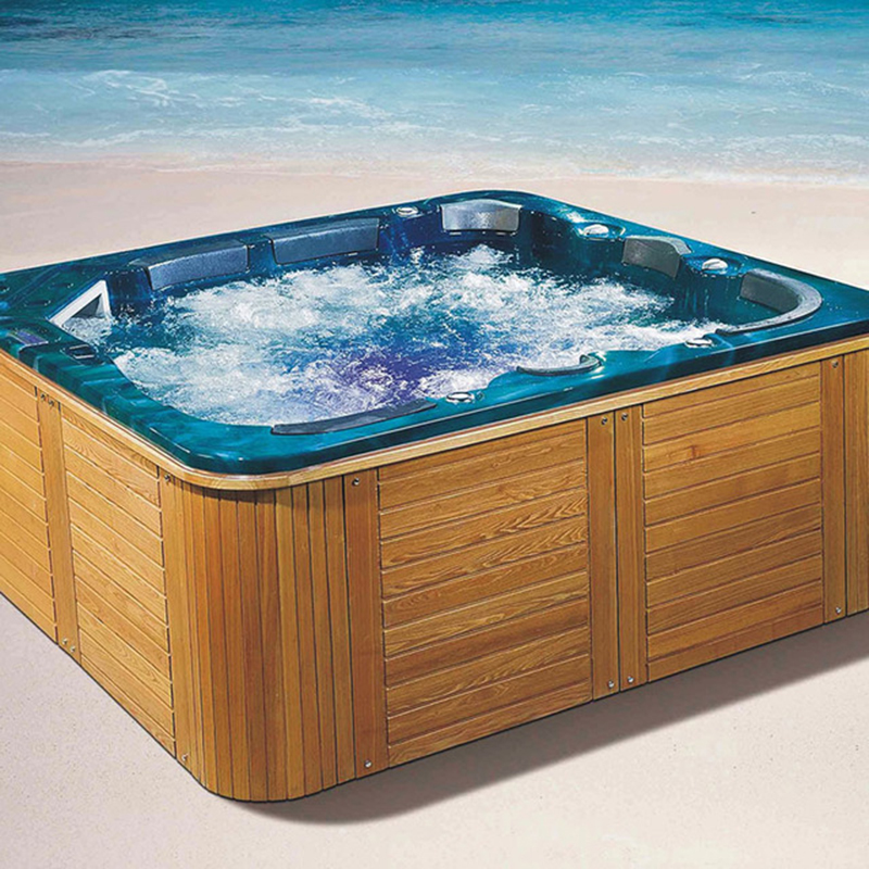 bubbelbad buiten en massagebad met 7 kussens