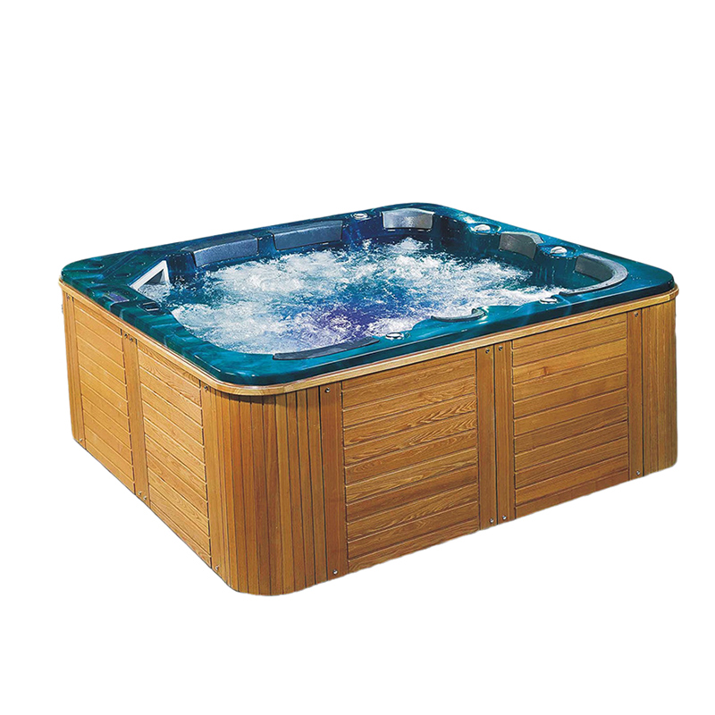 bubbelbad buiten en massagebad met 7 kussens