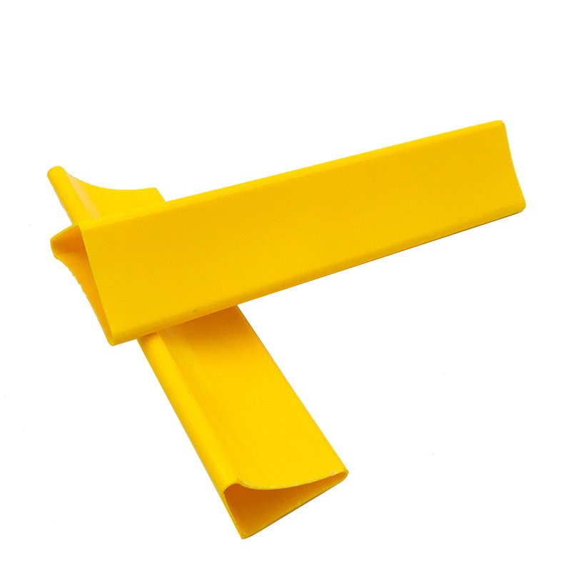 stijve geëxtrudeerde PVC-plastic strip buislaag ondersteunende strip PVC-driehoeksprofiel voor ondersteuning van kastladen