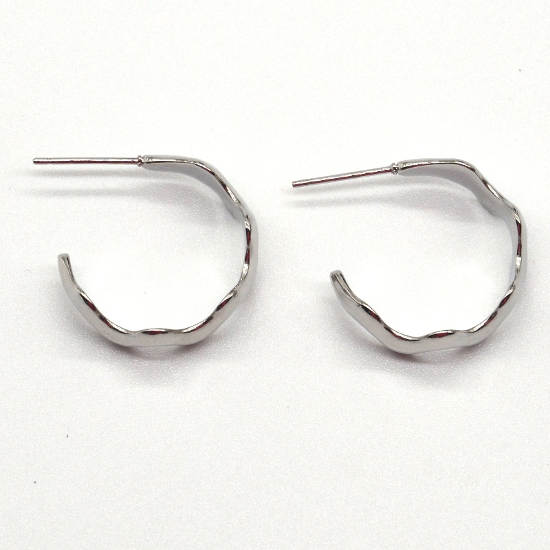 C-vormige water-rimpeloorbellen, damesmode en elegante oorbellen, eenvoudige, elegante, casual en veelzijdige zilveren oorbellen. China Ruifanbao sieraden verwerkingsfabriek