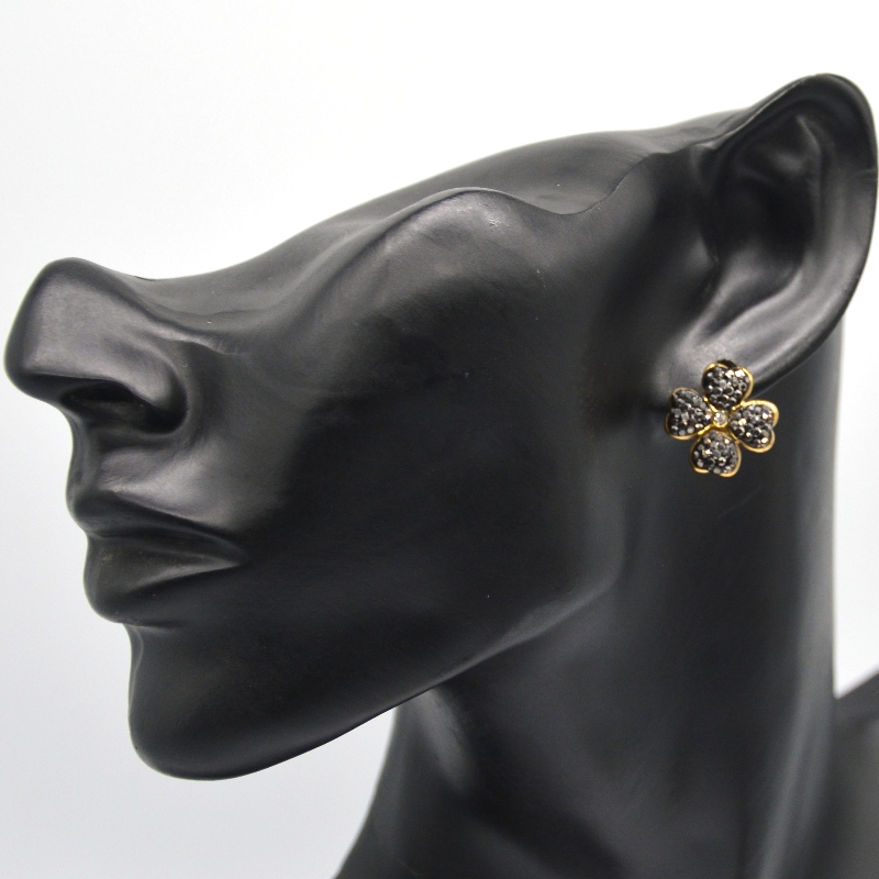 Klavertje vier oorbellen, geschikt voor meisjes en dames, liefde hartvormige zwart \/ witte oorbellen, China Ruifanbao sieraden verwerkingsfabriek