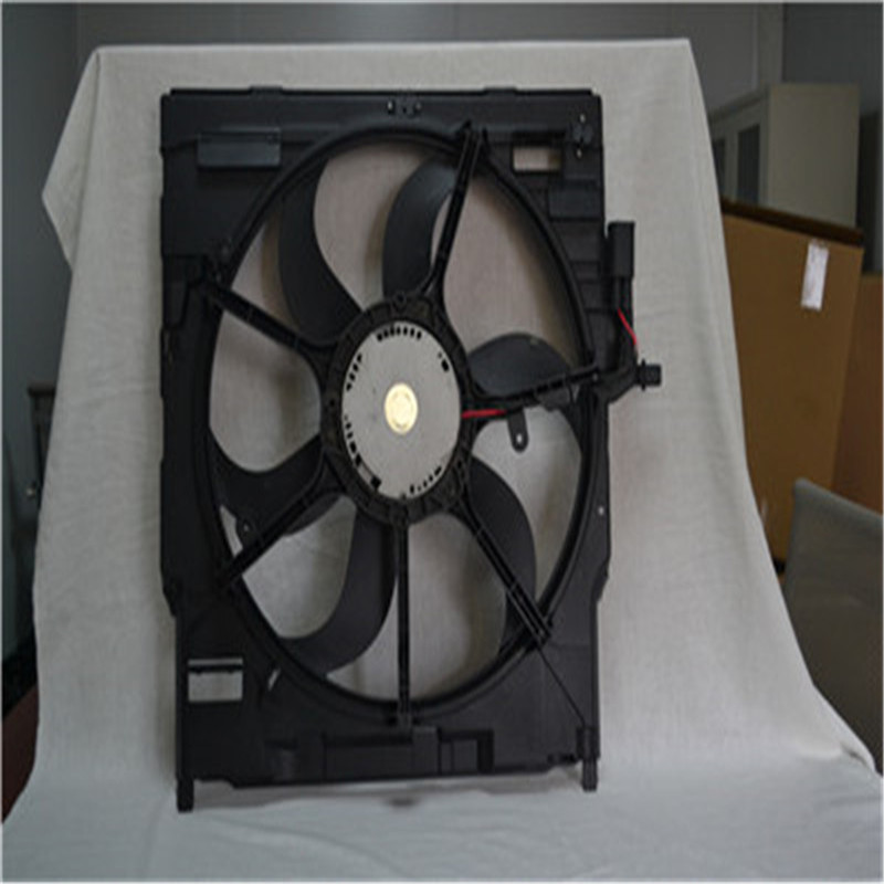 Radiator Koelventilator voor BMW E70 / E71 OEM # 17428618239 17428618238