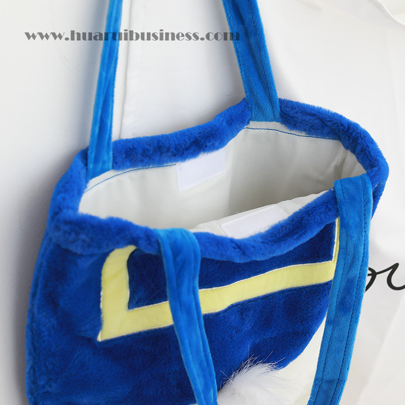 plush bag met cartoon voet en staart